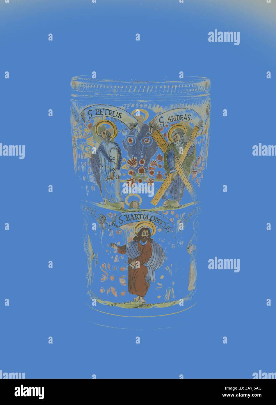 Un récipient décoratif présentant des représentations complexes de saints, chacune ornée de halos et de symboles. Les figures de Saint Pierre, Saint André et Saint Barthélemy sont bien en évidence, entourées de motifs détaillés et de couleurs vives, créant une atmosphère riche et spirituelle. Bécher (Humpen), 1650/1700, Allemagne, verre soufflé avec décoration en émail polychrome, H. 20,3 cm (8 in.) Art classique avec une touche moderne réinventé par Artotop Banque D'Images