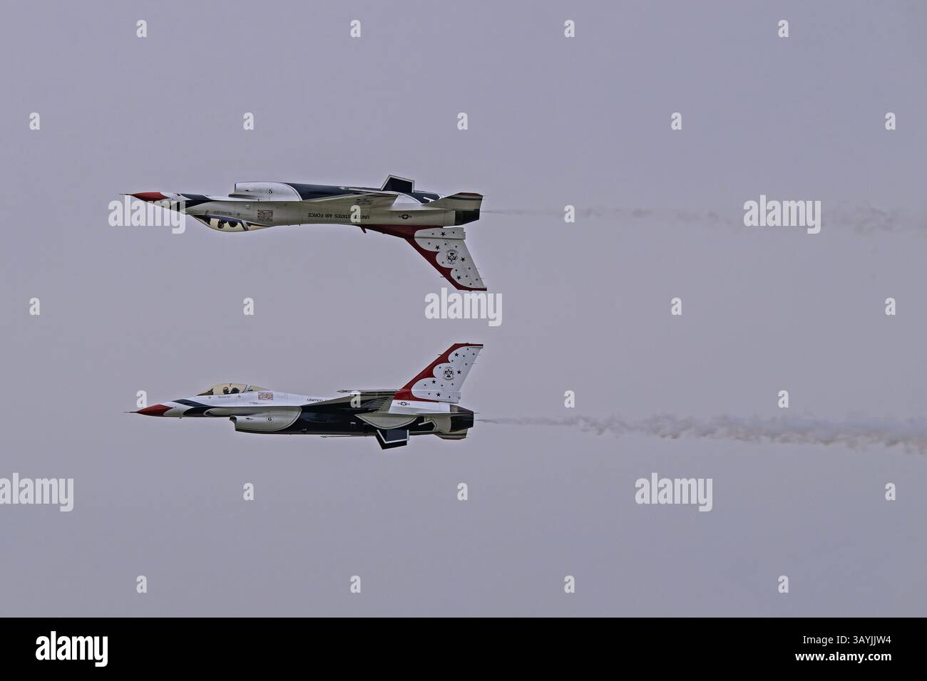 Wings Over West Texas 4-18-2025 Dyess AFB, TX États-Unis escadron de démonstration de l'USAF Thunderbirds se produisant au Wings Over West Texas Air Show à Dyess Banque D'Images