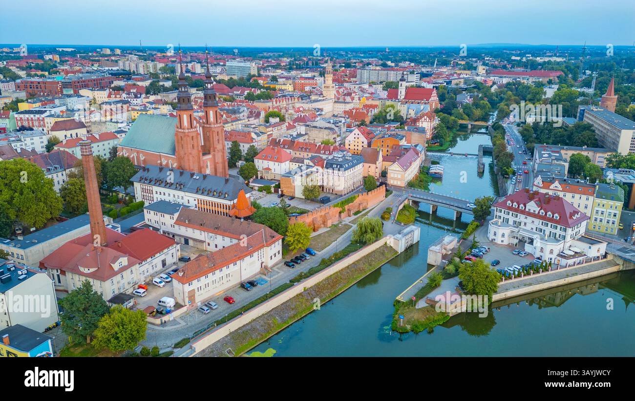 Vue panoramique de la ville polonaise d'Opole. IMAGE Banque D'Images