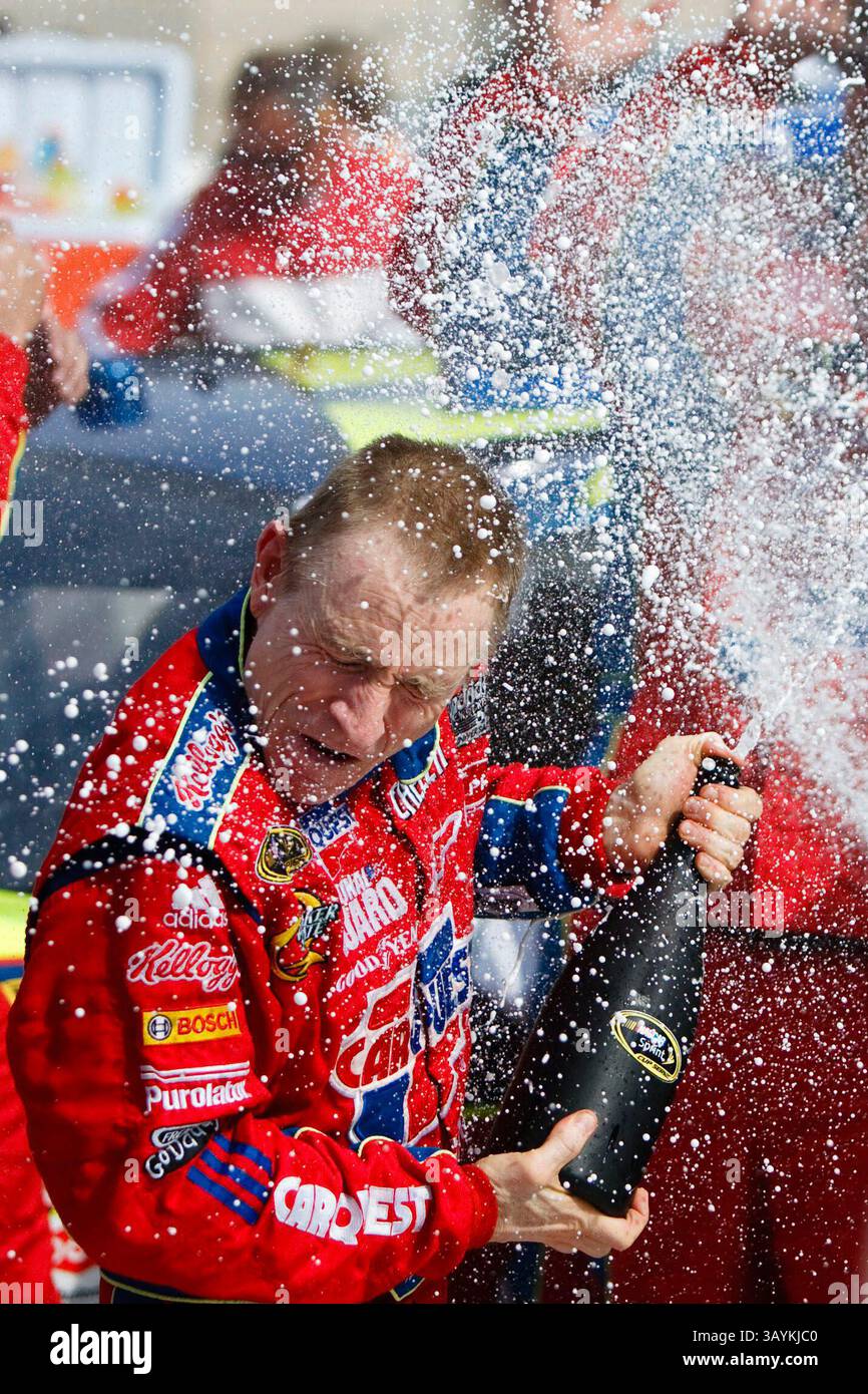 14 juin 2009 : 5 Mark Martincélèbre sa victoire à la course Life Lock 400, Michigan International Speedway, Brooklyn, mi. Banque D'Images 14 juin 2009 : 5 Mark Martincélèbre sa victoire à la course Life Lock 400, Michigan International Speedway, Brooklyn, mi. Banque D'Images