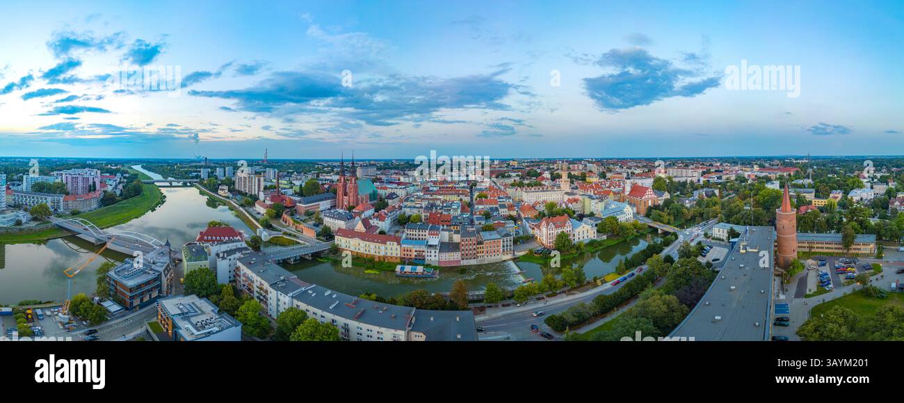 Vue panoramique de la vieille ville d'Opole, Pologne. IMAGE Banque D'Images