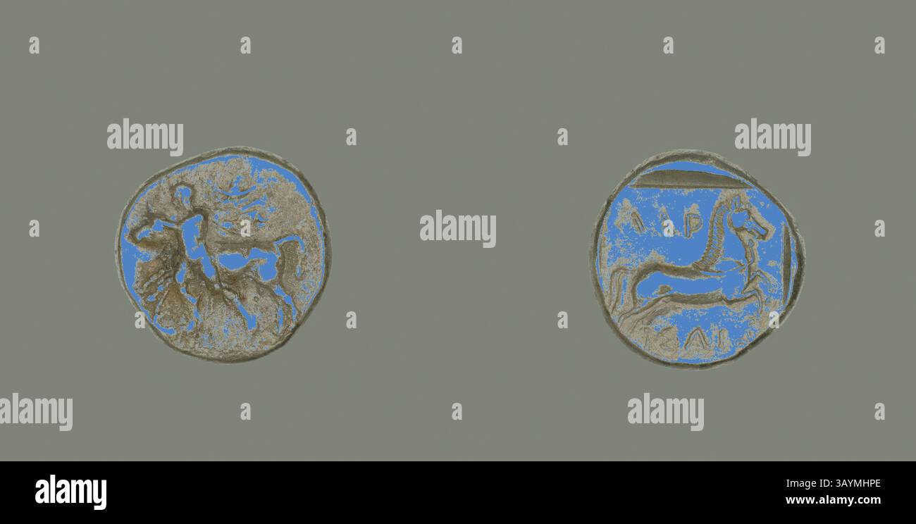 Deux pièces anciennes affichent des motifs complexes. L'une d'elles représente une figure sur un cheval entouré de feuillage, tandis que l'autre représente une créature assise à côté de symboles stylisés, évoquant un riche récit historique et artistique. Drachm (pièce) représentant Thessalos tenant un taureau, 435/400 av. J.-C., grec, Lárisa, argent, diam. 1,9 cm, 6,11 g Art classique avec une touche moderne réinventée par Artotop Banque D'Images