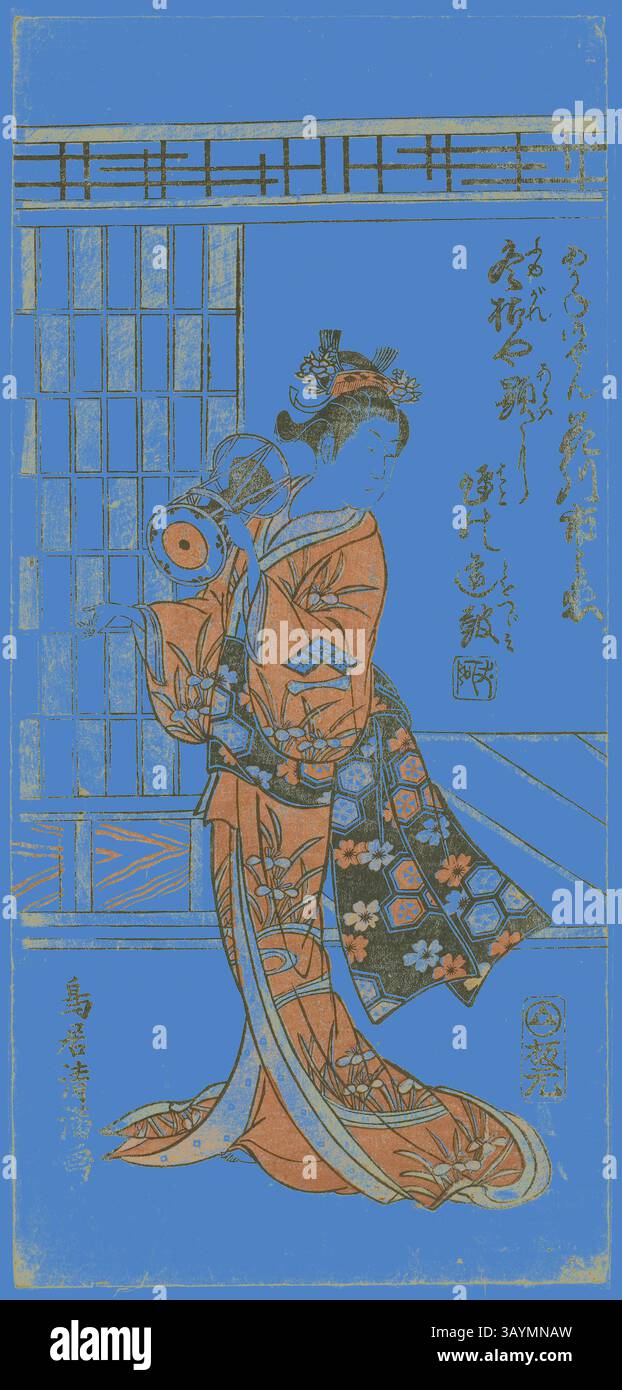 Un personnage gracieux habillé d'un kimono traditionnel, orné de motifs floraux complexes, tient un objet circulaire tout en se tenant debout dans un cadre intérieur serein. Une calligraphie élégante accompagne la scène, évoquant un thème culturel ou poétique. L'acteur Hanagawa Ichinojo dans le rôle d'Akane Gozen dans la pièce Okunizome Shusse Butai, jouée au théâtre Ichimura au onzième mois, 1759, 1759, Torii Kiyomitsu I, japonais, 1735–1785, Japon, impression sur bois couleur, hosoban, benizuri-e, 12 1/2 x 5 3/4 po Art classique avec une touche moderne réinventé par Artotop Banque D'Images