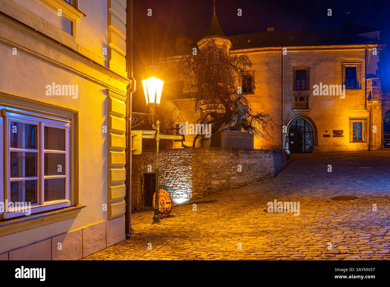 Kutna Hora, république tchèque, 30 avril 2024 : vue nocturne du Musée tchèque de l'argent à Kutna Hora, république tchèque. IMAGE Banque D'Images