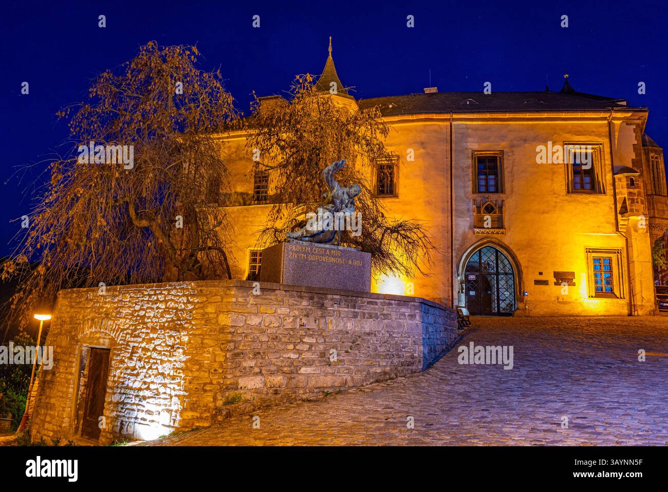 Kutna Hora, république tchèque, 30 avril 2024 : vue nocturne du Musée tchèque de l'argent à Kutna Hora, république tchèque. IMAGE Banque D'Images