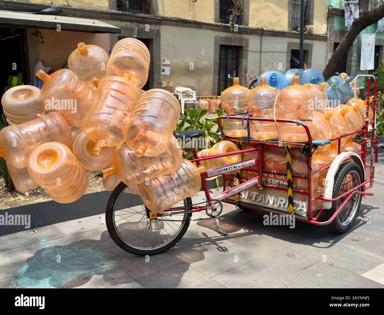 Bouteilles d'eau en plastique vides , ville de Mexico , Mexique Banque D'Images