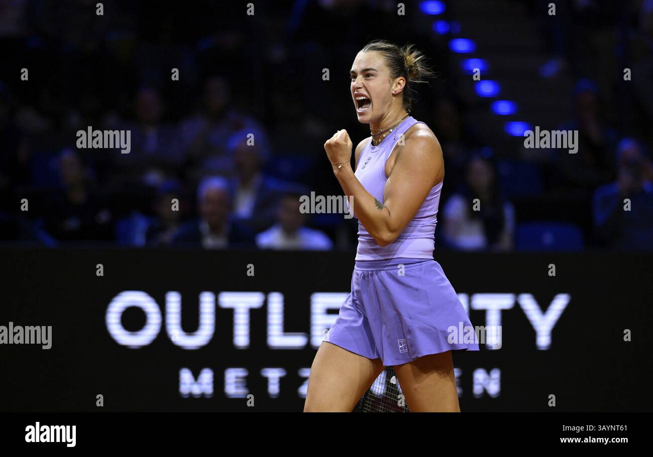 Aryna Sabalenka BLR, geste, gestes encouragements, Tennis Ladies Porsche Cup, Grand Prix, GP, Stuttgart 2025, Porsche Arena, Stuttgart, Bade-Wuerttember Banque D'Images