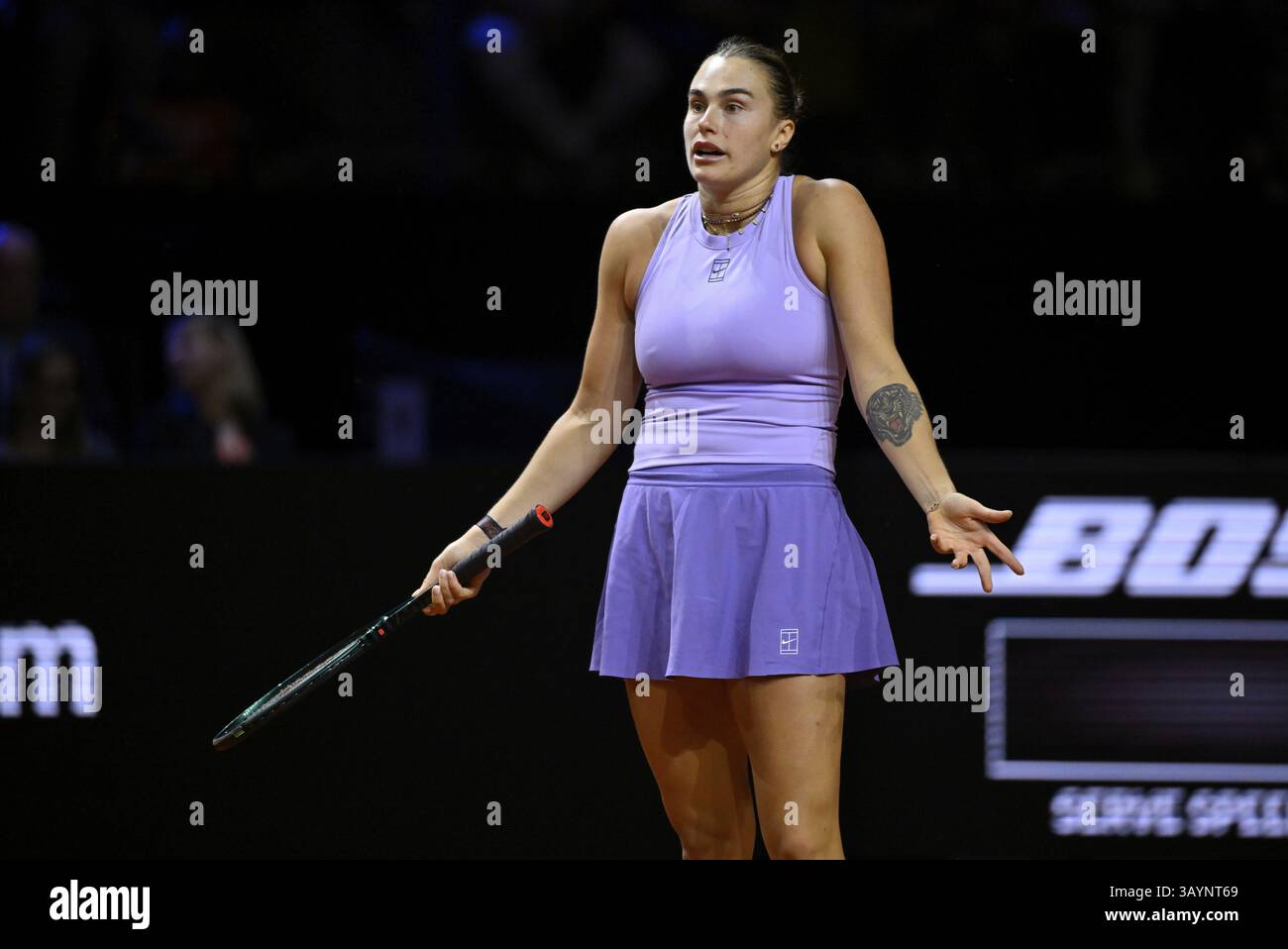 Aryna Sabalenka BLR, geste, geste impuissant, Tennis Ladies Porsche Cup, Grand Prix, GP, Stuttgart 2025, Porsche Arena, Stuttgart, Bade-Wuerttember Banque D'Images