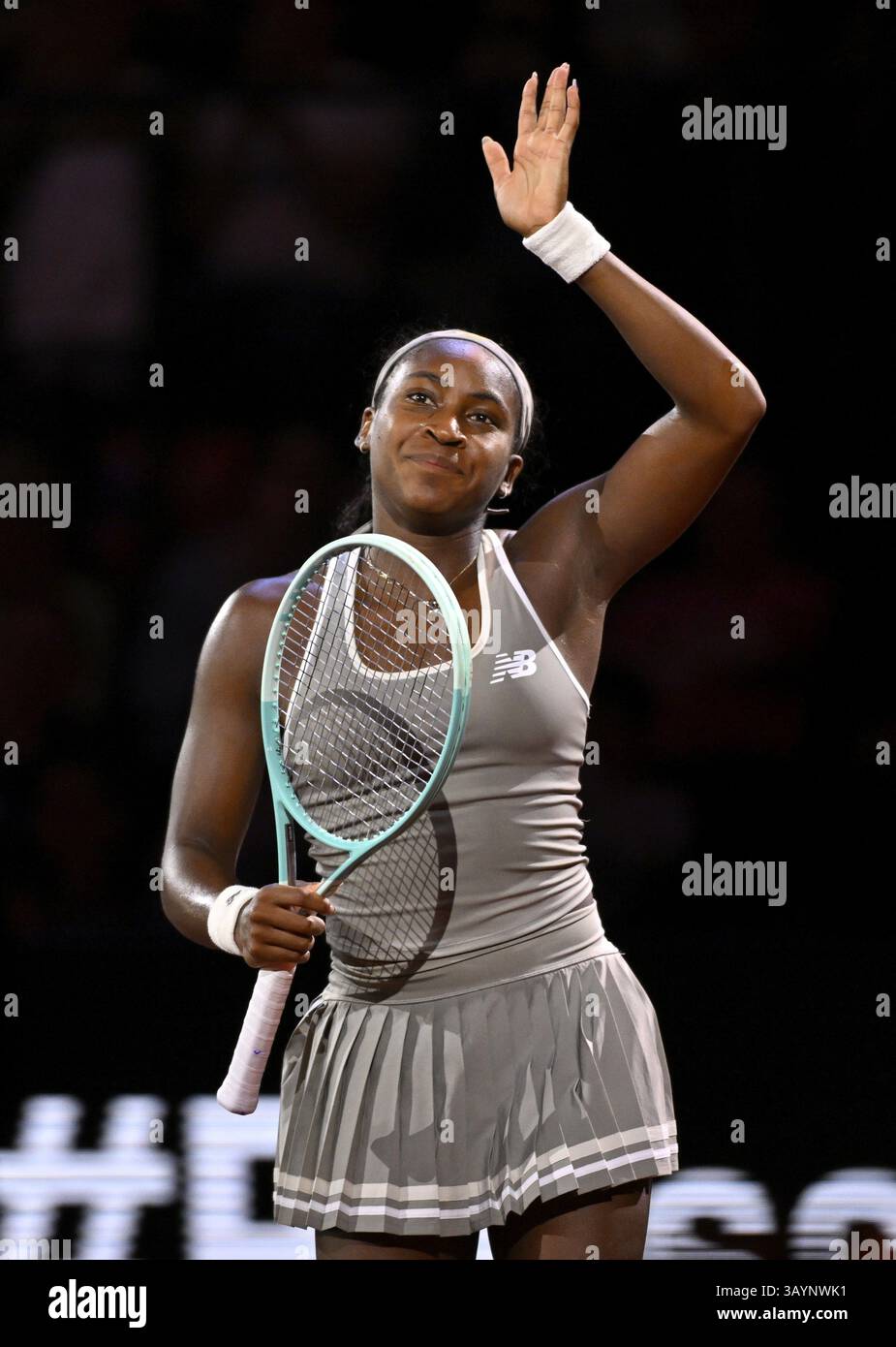 Coco Gauff USA gestes acclamer, merci spectateurs, fans, Tennis Ladies Porsche Cup, Grand Prix, GP, Stuttgart 2025, Porsche-Arena, Stuttgart, Baden-Wï¿½ Banque D'Images