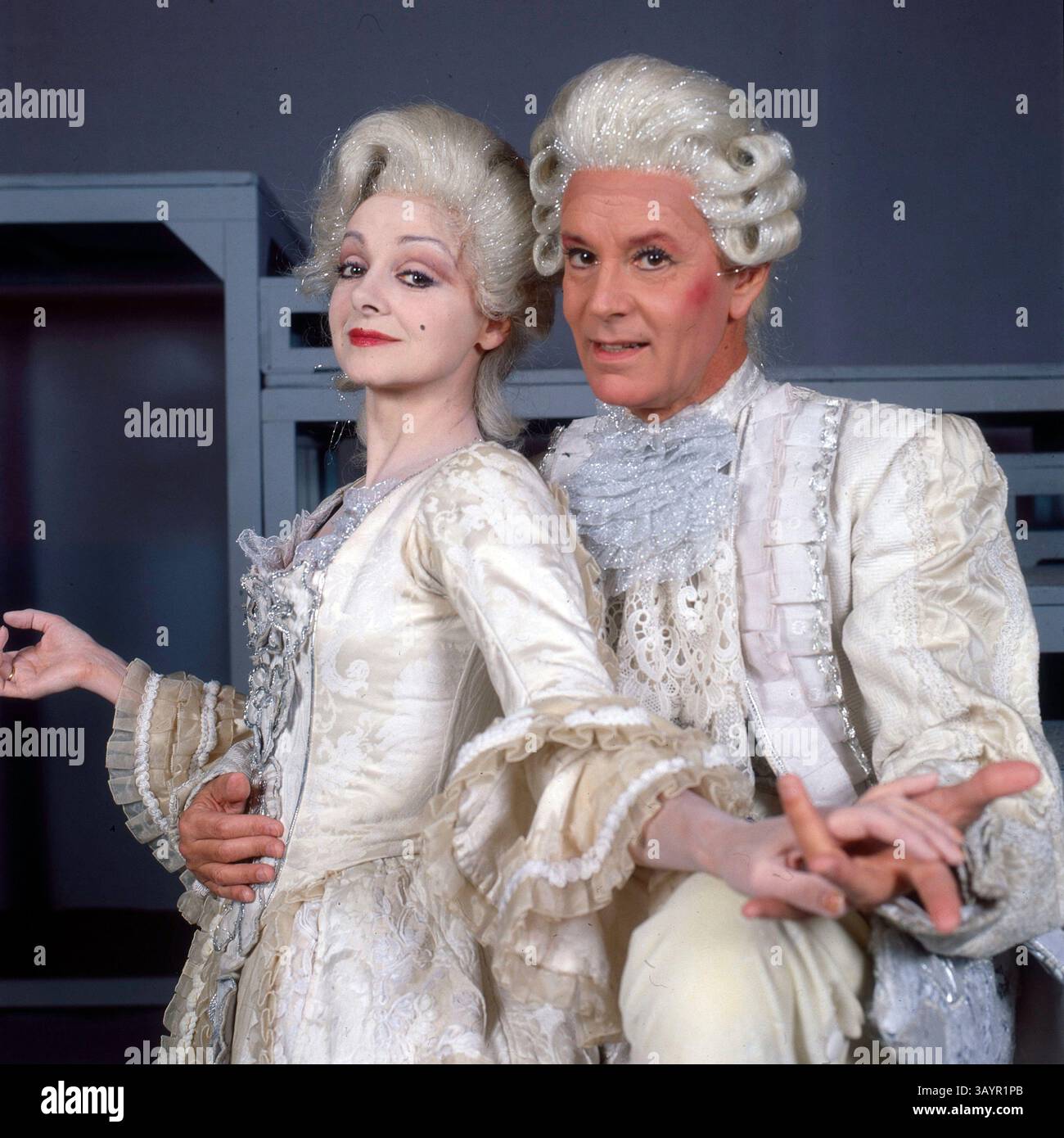 Foto Granato/LaPresse Storico 1988 Paolo poli Paolo poli (Firenze, 23 maggio 1929 - Roma, 25 marzo 2016) è stato un attore e regista teatrale Italiano nella foto : Paolo poli e Milena Vukotic photo Granato/LaPresse Hystory 1988 Paolo poli sur la photo : Paolo poli et Milena Vukotic crédit : LaPresse/Alamy Live News Banque D'Images