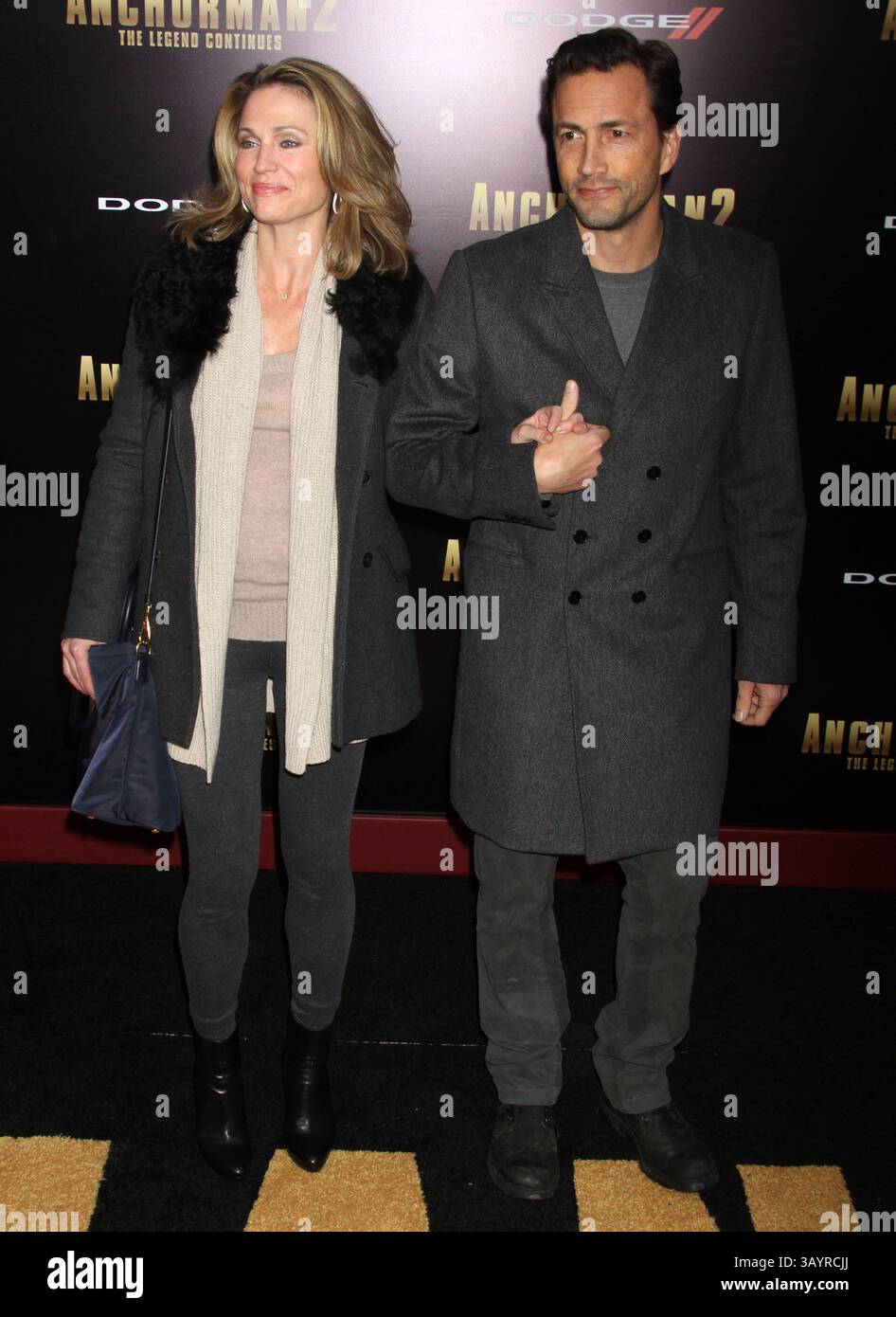 Amy Robach et Andrew Shue lors de la première de 'Anchorman 2 : The Legend continues' au Beacon Theatre de New York - 15 décembre 2013 Banque D'Images