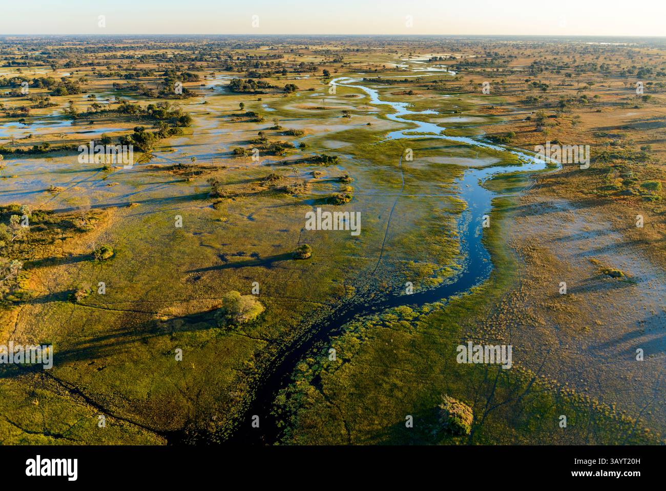 Vue aérienne du delta de l'Okavango montrant l'inondation annuelle alors que l'eau s'enfonce dans une aire sèche depuis des mois. Botswana Banque D'Images