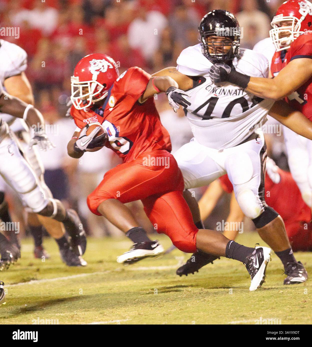 4 septembre - Fresno State Running back Robbie Rouse dans le match avec Cincinnati au Bulldog Stadium de Fresno, CA. Fresno State a remporté le match 28 à 14.(image de crédit : © Phil Hawkins/Cal Sport Media/ZUMApress.com) Banque D'Images