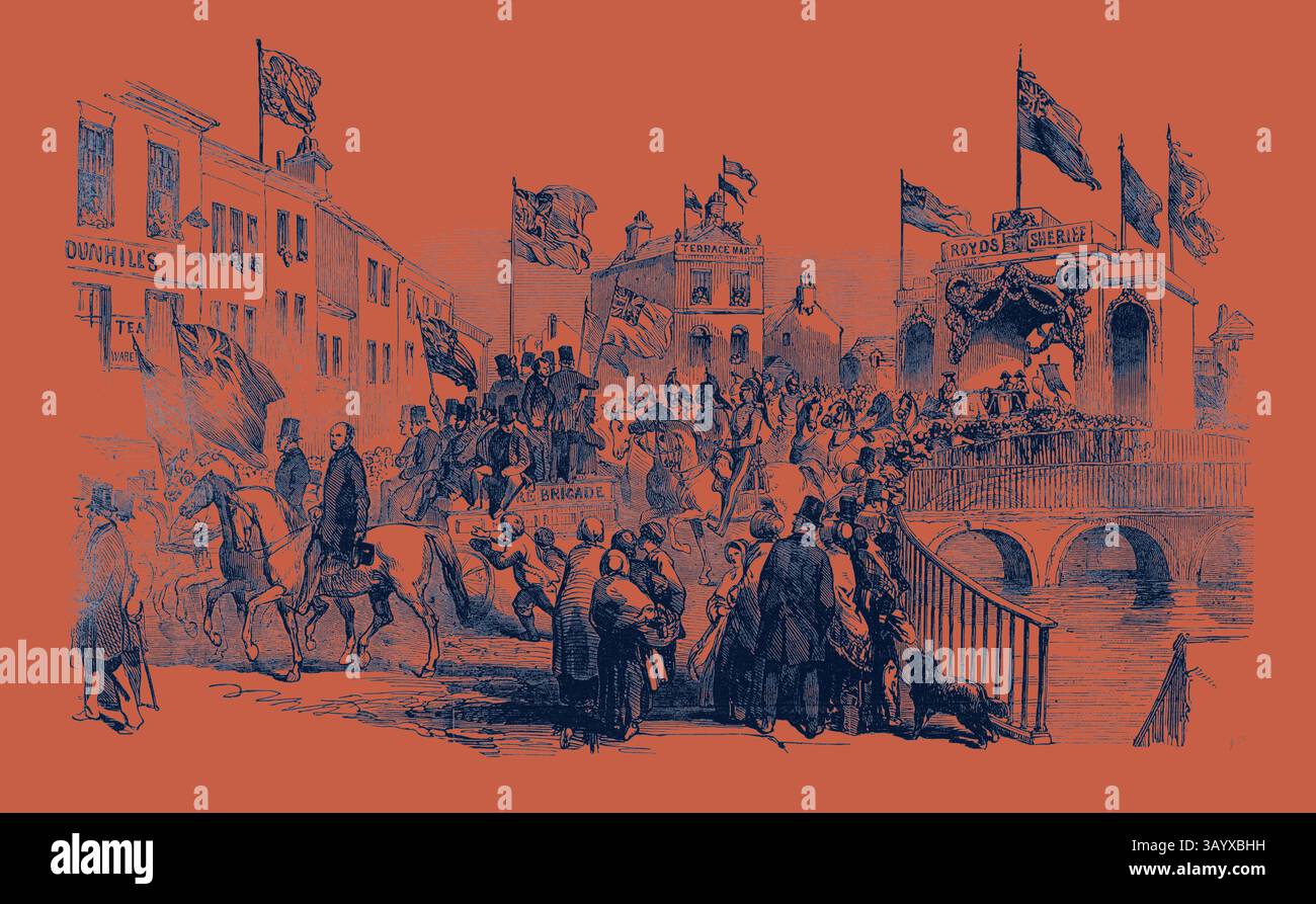 Une scène historique animée représentant un défilé ou une célébration, mettant en vedette des groupes de personnes, y compris des cavaliers à cheval, plusieurs drapeaux et un pont en arrière-plan, avec divers bâtiments bordant les rues. Procession du haut shérif du Lancashire, à Rochdale Classic art avec une touche moderne réinventée par Artotop Banque D'Images