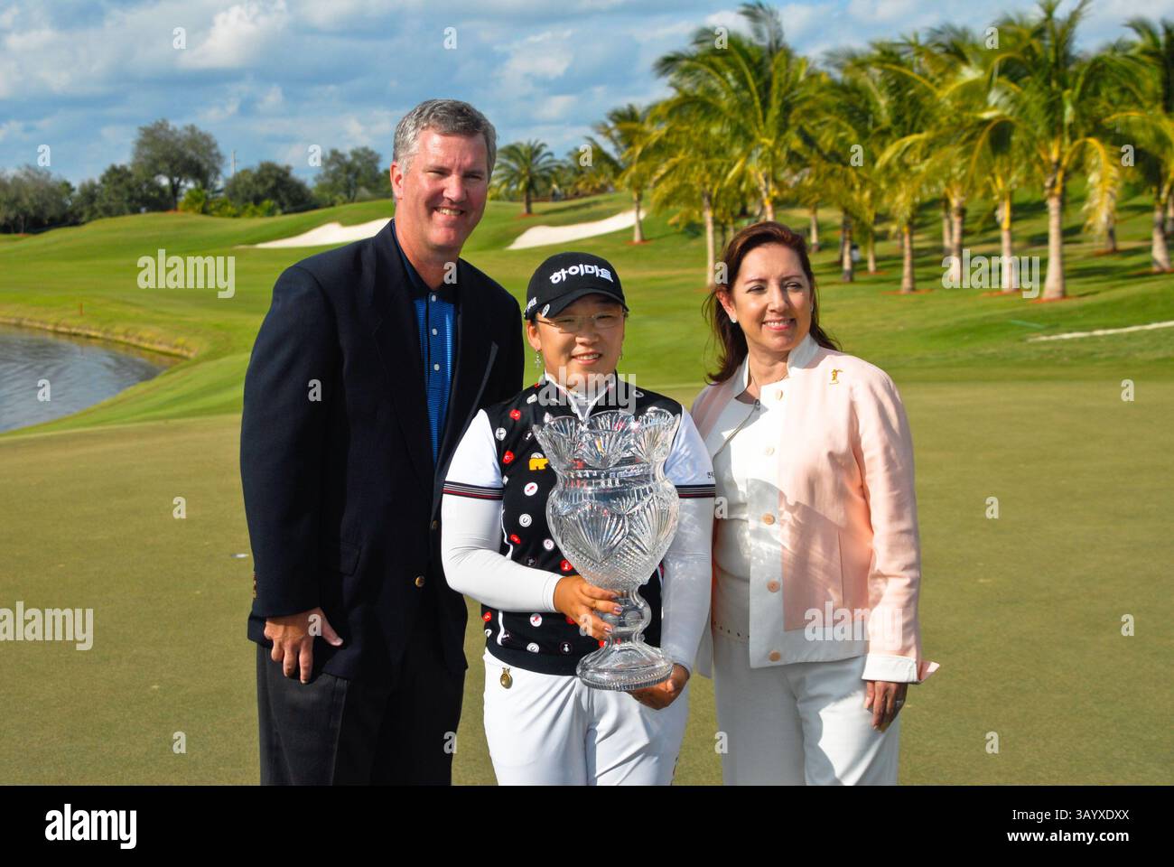 Novembre 23,2008 Ji-Yai Shinn avec le président d'ATD et chiarworman de la LPGA au championnat ADT de la LPGA 2008 au Trump International Golf Club à West Palm Beach, FL. (Crédit image : © Lou Novick/Cal Sport Media) Banque D'Images