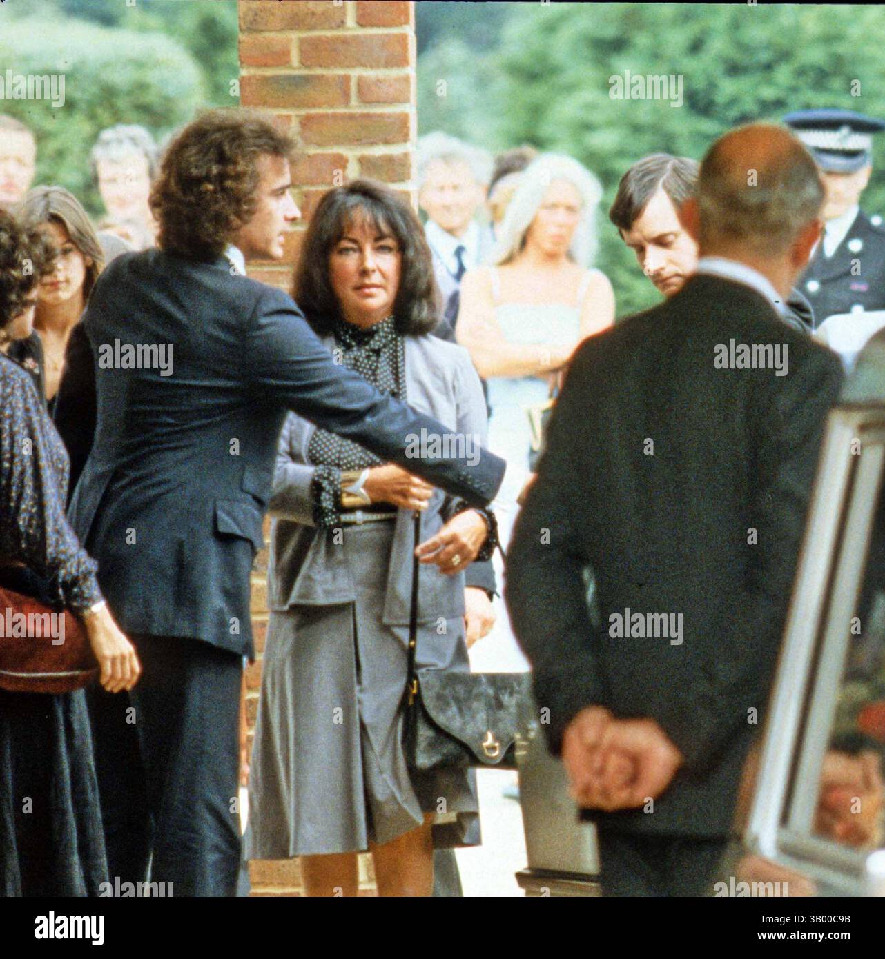 05 MARS 2008 - ELIZABETH TAYLOR AUX FUNÉRAILLES DE MICHAEL WILDING 07-1979. (Crédit image : © Globe photos/ZUMApress.com) Banque D'Images