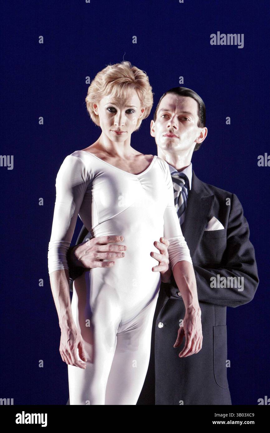 Zara Deakin (Diana, Princesse de Galles), Sean Ganley (SAR le Prince Charles, Prince de Galles) dans DIANA LA PRINCESSE au Palace Theatre, Manchester, Angleterre 08/03/2005 conçu, chorégraphié et réalisé par Peter Schaufuss Banque D'Images