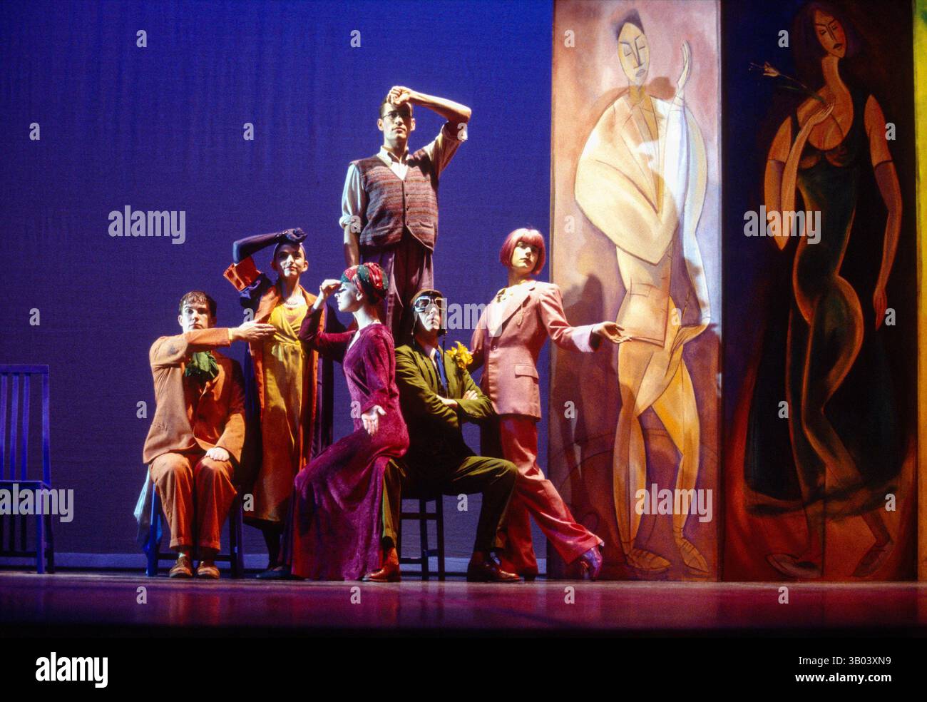 de gauche à droite : Matthew Bourne, Etta Murfitt, Ally Fitzpatrick, Andrew George, Scott Ambler, Simon Murphy in FITZROVIA au Lyric Theatre Hammersmith, Londres W6 06/01/1993 an Adventures in Motion Pictures production Chorégraphie : Matthew Bourne design : David Manners éclairage : Rick Fisher Banque D'Images