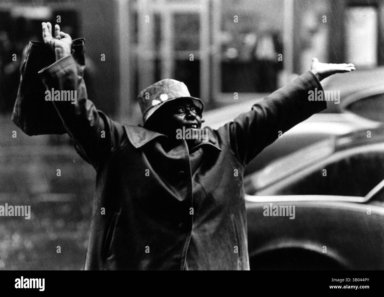 01 janv. 1970 - New York, New York, États-Unis - (Archive photo des années 1960 à 1970 Date exacte inconnue) sous la pluie. (Crédit image : © Douglas Kent Hall/ZUMA Press) Banque D'Images