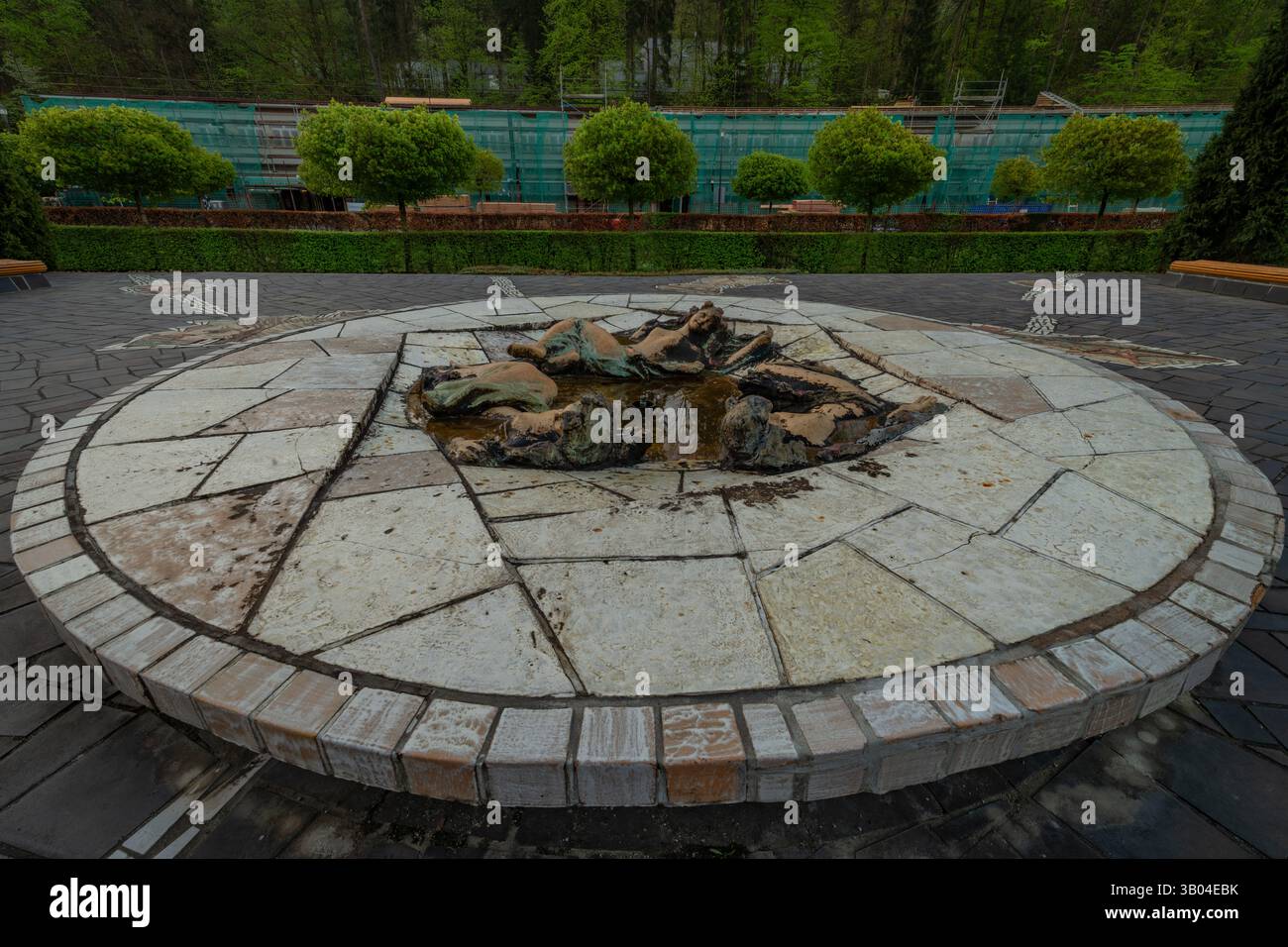 Matin de printemps dans les rues de spa ville fraîche Luhacovice 04 20 2025 Banque D'Images