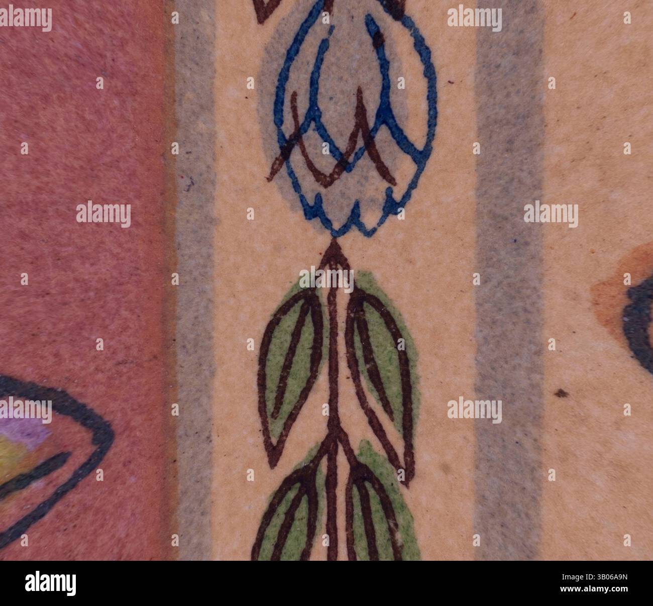 Une illustration détaillée avec un motif floral stylisé, mettant en valeur une fleur bleue au sommet des feuilles vertes, sur un fond texturé avec des tons terreux subtils., Une section circulaire présente un design complexe avec des éléments floraux et des formes abstraites, mélangeant des couleurs et des motifs dans un arrangement harmonieux. Art classique avec une touche moderne réinventé par Artotop, ornement Renaissance transformé, art classique avec une touche moderne réinventé par Artotop Banque D'Images