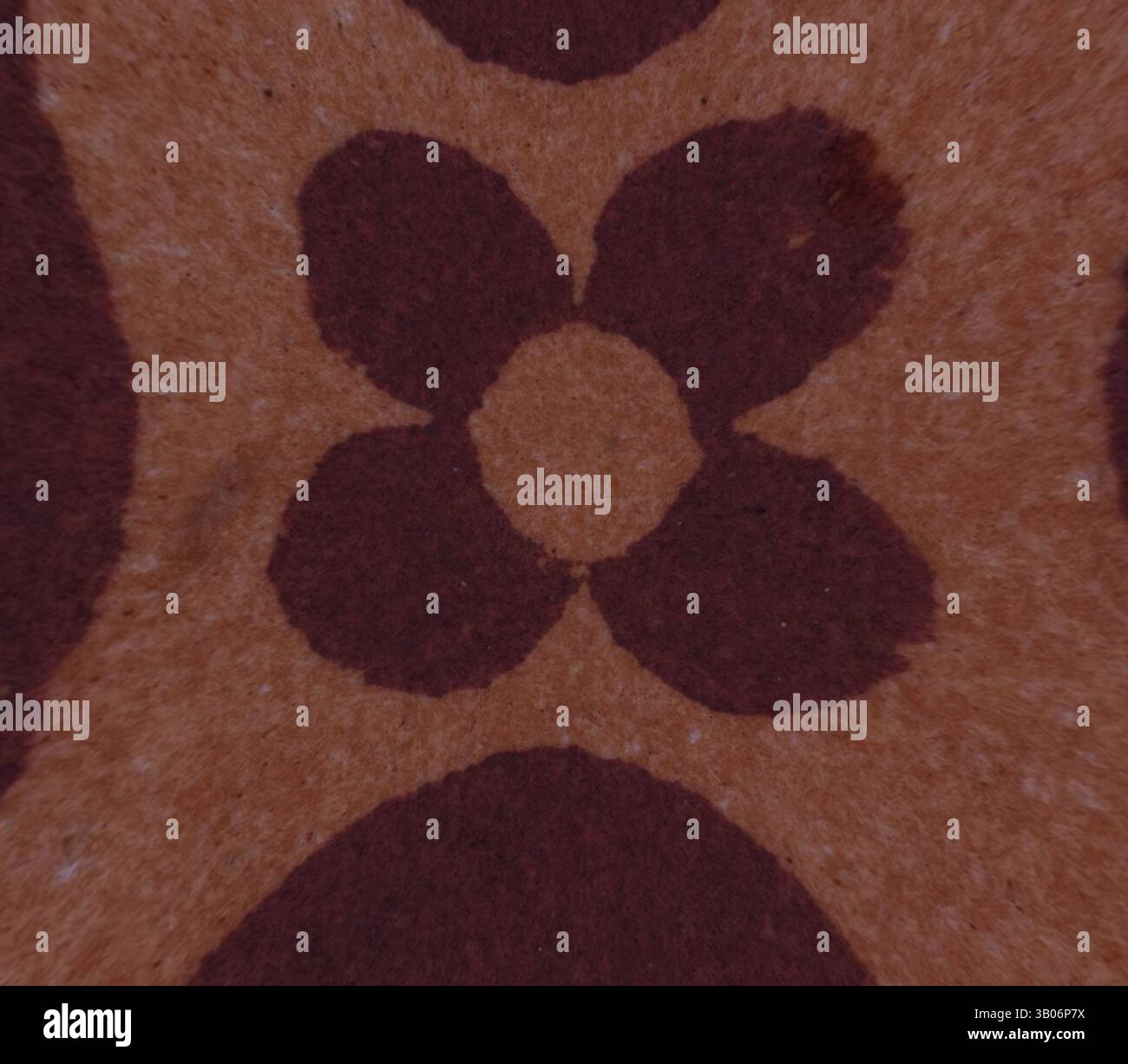 Une vue rapprochée d'une surface texturée avec un motif de fleurs stylisées avec un cercle central entouré de formes de pétales, le tout rendu dans des tons terreux., Un design circulaire avec un motif répétitif de formes florales et géométriques dans des tons bruns et bruns riches, créant un effet visuel harmonieux et complexe. Art classique avec une touche moderne réinventé par Artotop, transformé Mediæval ornement, art classique avec une touche moderne réinventé par Artotop Banque D'Images