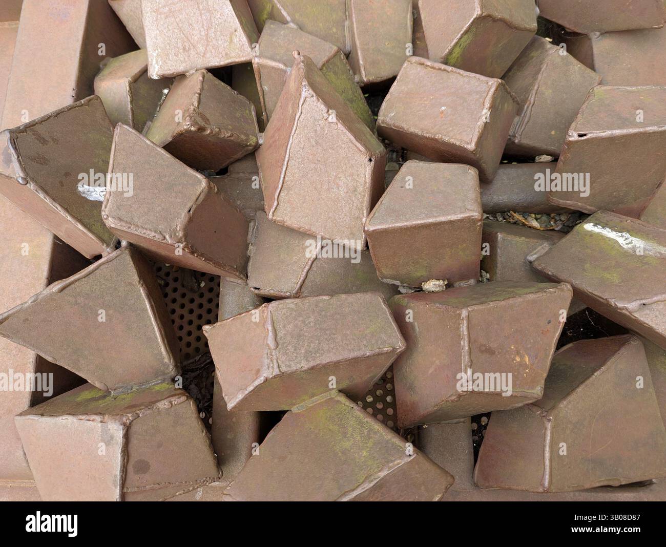 Contenu du chariot à poussière situé à Manor Fields Park, Sheffield, Angleterre, Royaume-Uni - Image de stock capturée avec un smartphone