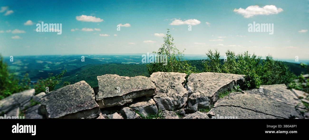 Vue panoramique depuis le Pinnacle of the Appalachian Trail, Blue Mountain, Appalachian Mountains, Pennsylvanie, États-Unis Banque D'Images