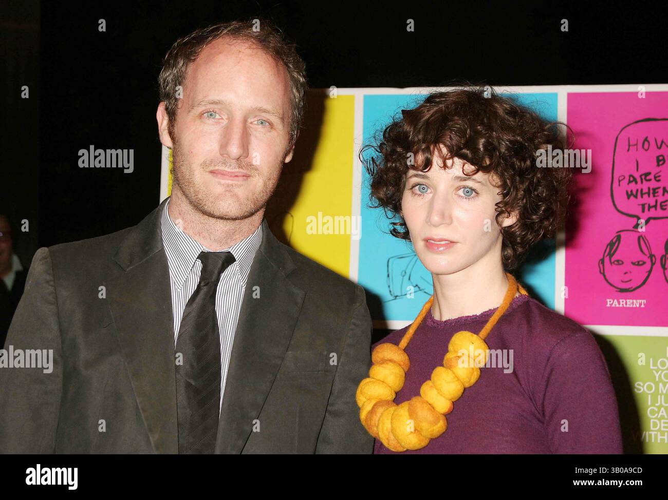 14 septembre 2005 - New York, New York, États-Unis - MIKE MILLS ET MIRANDA JULY ARRIVANT À LA PREMIÈRE DE THUMBSUCKER AU CLEARVIEW CHELSEA WEST À NEW YORK New York LE 14-09-2005. / 2005..K45105HMC.(crédit image : © Henry McGee/Globe photos/ZUMAPRESS.com) Banque D'Images