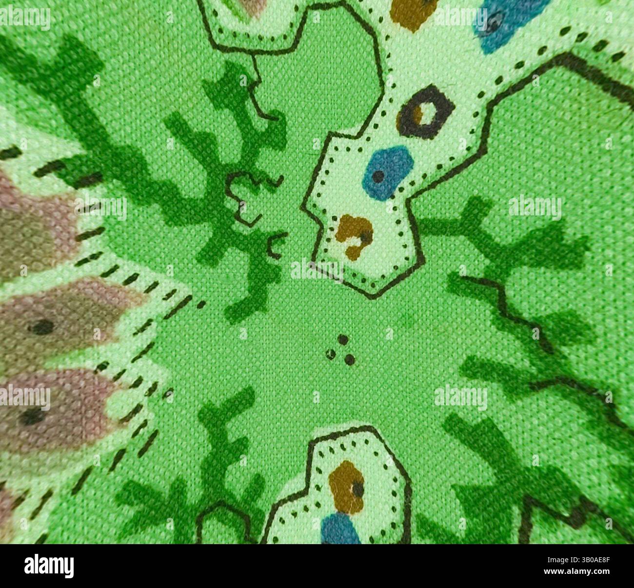 Un design vibrant et abstrait avec des formes organiques et des motifs complexes dans différentes nuances de vert, accentués par des points et des lignes colorés qui suggèrent un thème ludique et inspiré de la nature., Un tissu vert vibrant présente un motif complexe avec des formes florales et abstraites stylisées, accentuées de touches de brun, bleu et noir. Le design crée une esthétique vivante et ludique, parfaite pour le textile ou la mode. Art classique avec une touche moderne réinventé par Artotop, tissus français transformés, première moitié du XIXe siècle, art classique avec une touche moderne réinventé par Artotop Banque D'Images