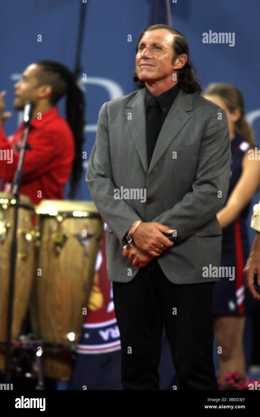 25 août 2008 - New York, New York, États-Unis - 08-25-08.GUILLERMO VILAS. SOIRÉE D'OUVERTURE DU CENTRE DE TENNIS USTA BILLIE JEAN KING, QUEENS, NY . - K59298JBB(image crédit : © John Barrett/Globe photos/ZUMAPRESS.com) Banque D'Images