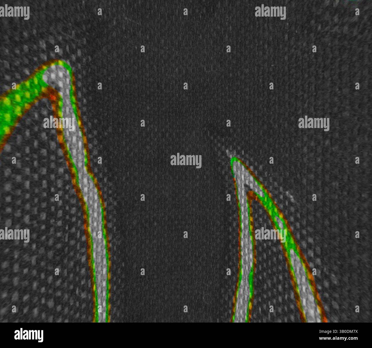 Une vue rapprochée du tissu texturé avec des lignes abstraites en vert vif et orange sur un fond sombre, créant un contraste intrigant., Une surface texturée avec un fond sombre orné de fleurs de tulipe rouge vif et de feuilles vertes délicates. Le design met en valeur un thème naturel et floral avec un élégant mélange de couleurs et de formes. Art classique avec une touche moderne réinventé par Artotop, tissus français transformés, première moitié du XIXe siècle, art classique avec une touche moderne réinventé par Artotop Banque D'Images
