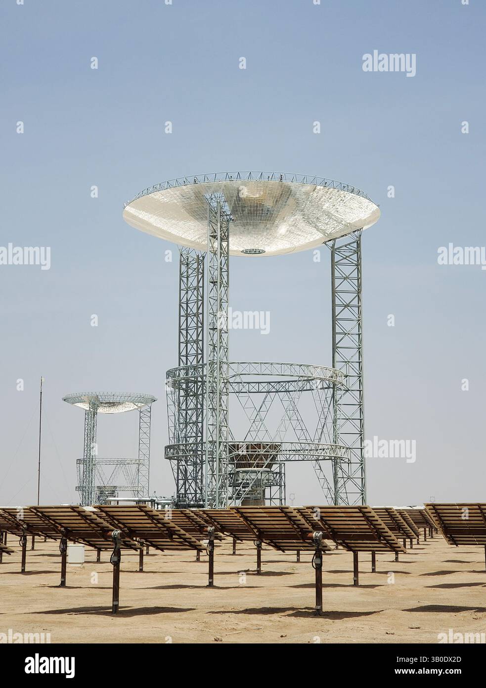Centrale thermique solaire concentrée avec champ d'héliostat, Jiuquan, Gansu, Chine Banque D'Images
