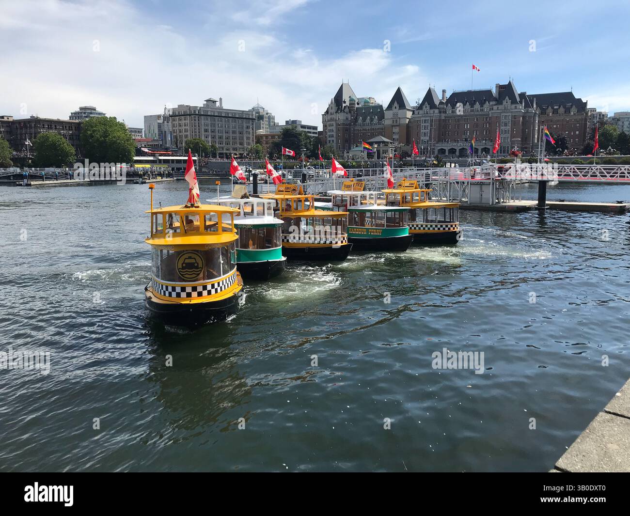 Victoria, Colombie-Britannique, Canada - 1er juillet 2018 : défilé de la fête du Canada, bateau-taxi dans le port de Victoria Banque D'Images