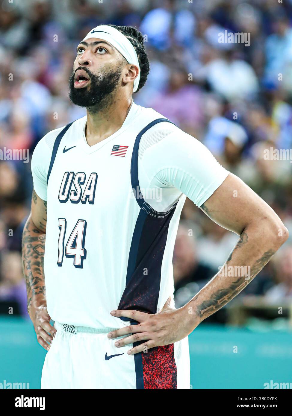 Équipe USA aux Jeux Olympiques masculins Pais 2024 match de demi-finale de basket-ball : Antony Davis , réaction dans le match contre l'équipe de basket-ball de Serbie Banque D'Images
