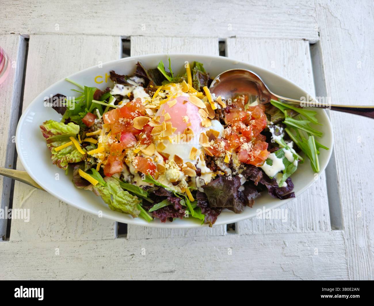 Une assiette de salade Taco au Café Yabusachi à Okinawa, Japon Banque D'Images