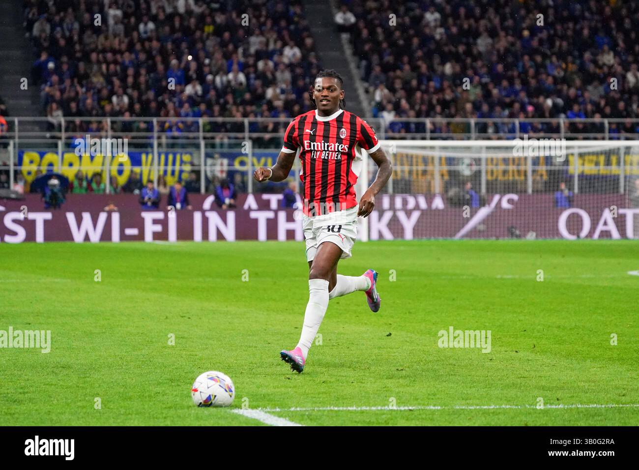 Milan, Italie. 23 avril 2025. Rafael Leao, lors du FC Internazionale contre AC Milan, Coppa Italia, au stade Giuseppe Meazza. Crédit : Alessio Morgese/Alessio Morgese/Emage/Alamy Live news Banque D'Images