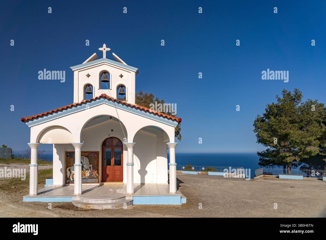 Die Kirche Agios Georgios in Kymi-Aliveri, Insel Euböa oder Evia, Griechenland | Eglise Agios Georgios in Kymi-Aliveri, Euboea or Evia Island, Gree Banque D'Images