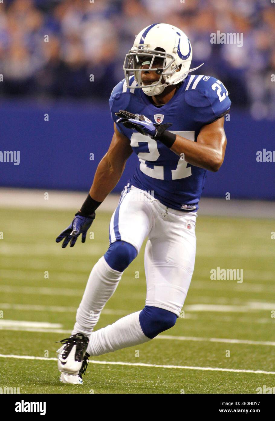 2 janvier 2011 - Indianapolis, Ind - le cornerback des Colts d'Indianapolis Jacob Lacey tombe dans la couverture des passes pendant la première moitié du match des Colts contre les Titans du Tennessee au Lucas Oil Stadium à Indianapolis. ..photo de Chad Ryan. (Crédit image : © Chad Ryan/Cal Sport Media/ZUMAPRESS.com) Banque D'Images