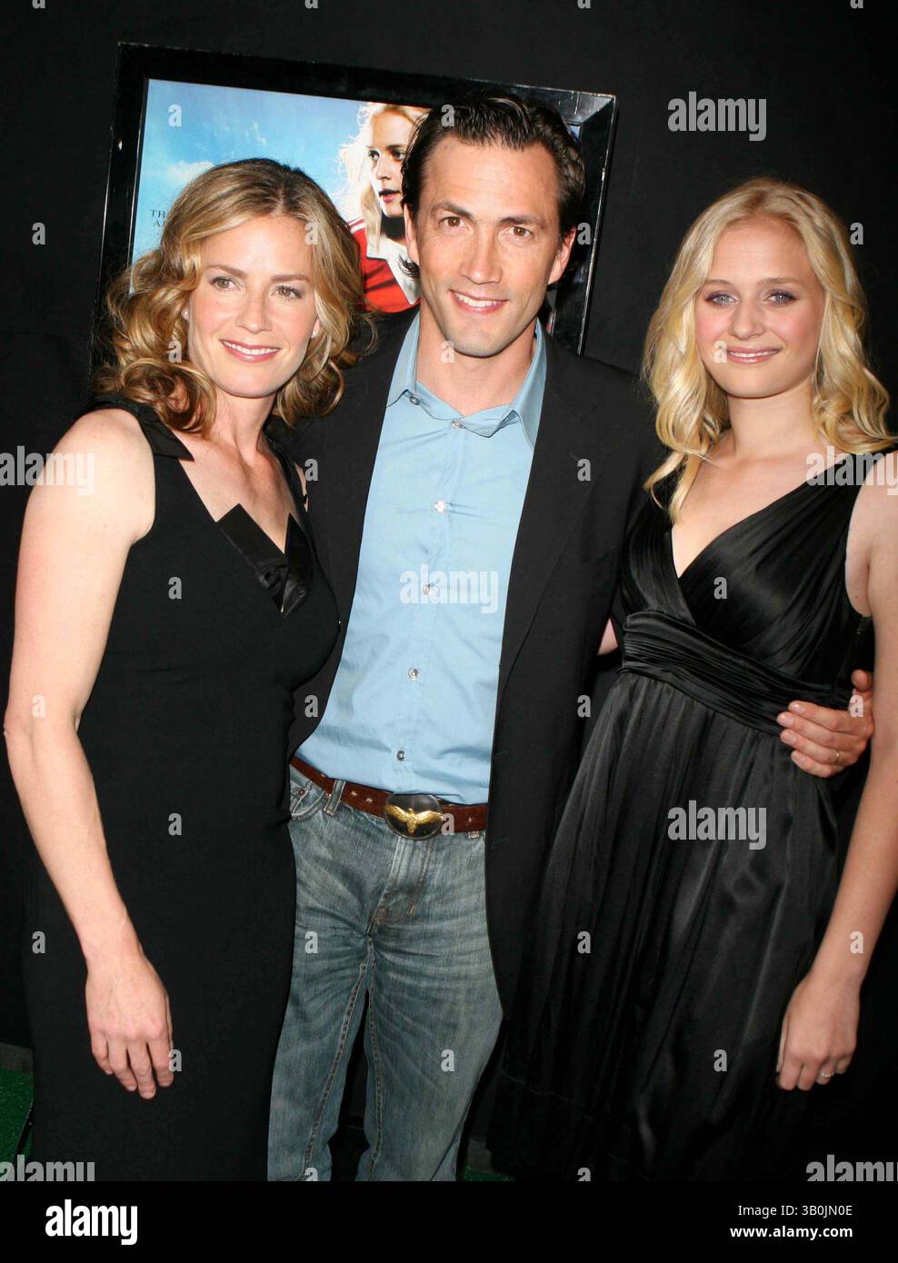 30 mai 2007 - New York, New York, États-Unis - OUVERTURE DU FILM ''GRACIE'' AU AMC LOEWS LINCOLN PLAZA. DATE 05-30-07 - ELISABETH SHUE,ANDREW SHUE,CARLY SCHROEDER . K53286JBB(crédit image : © John Barrett/Globe photos/ZUMAPRESS.com) Banque D'Images 30 mai 2007 - New York, New York, États-Unis - OUVERTURE DU FILM ''GRACIE'' AU AMC LOEWS LINCOLN PLAZA. DATE 05-30-07 - ELISABETH SHUE,ANDREW SHUE,CARLY SCHROEDER . K53286JBB(crédit image : © John Barrett/Globe photos/ZUMAPRESS.com) Banque D'Images