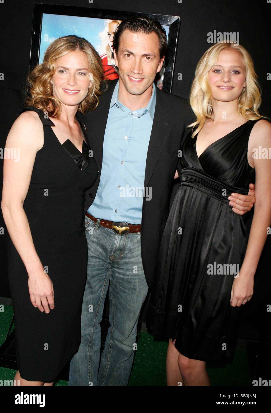 30 mai 2007 - New York, New York, États-Unis - OUVERTURE DU FILM ''GRACIE'' AU AMC LOEWS LINCOLN PLAZA. DATE 05-30-07 - ELISABETH SHUE,ANDREW SHUE,CARLY SCHROEDER . K53286JBB(crédit image : © John Barrett/Globe photos/ZUMAPRESS.com) Banque D'Images 30 mai 2007 - New York, New York, États-Unis - OUVERTURE DU FILM ''GRACIE'' AU AMC LOEWS LINCOLN PLAZA. DATE 05-30-07 - ELISABETH SHUE,ANDREW SHUE,CARLY SCHROEDER . K53286JBB(crédit image : © John Barrett/Globe photos/ZUMAPRESS.com) Banque D'Images