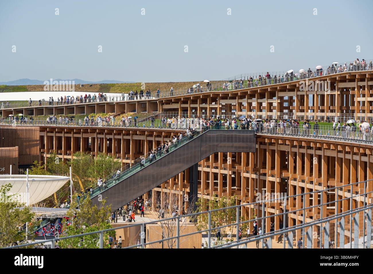 Osaka, Japon - 21 avril 2025 : la structure du Grand Ring (Oyane Ring), un point de repère principal sur le site de l'Expo Osaka-Kansai 2025. Banque D'Images