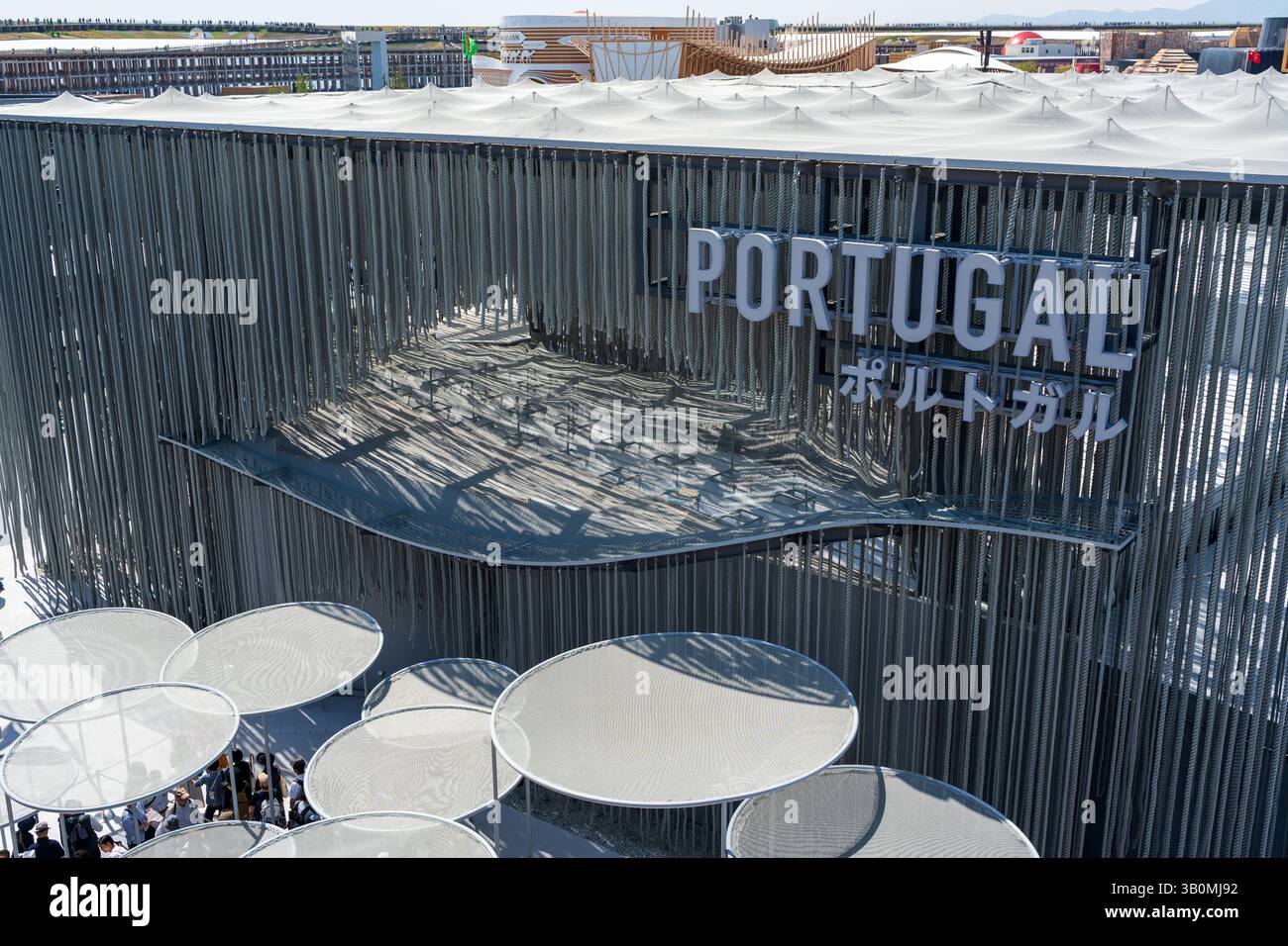 Osaka, Japon - 21 avril 2025 : Pavillon du Portugal à l'Expo 2025 Osaka Kansai, sur le thème 'Océan, le dialogue Bleu', axé sur la durabilité marine. Banque D'Images