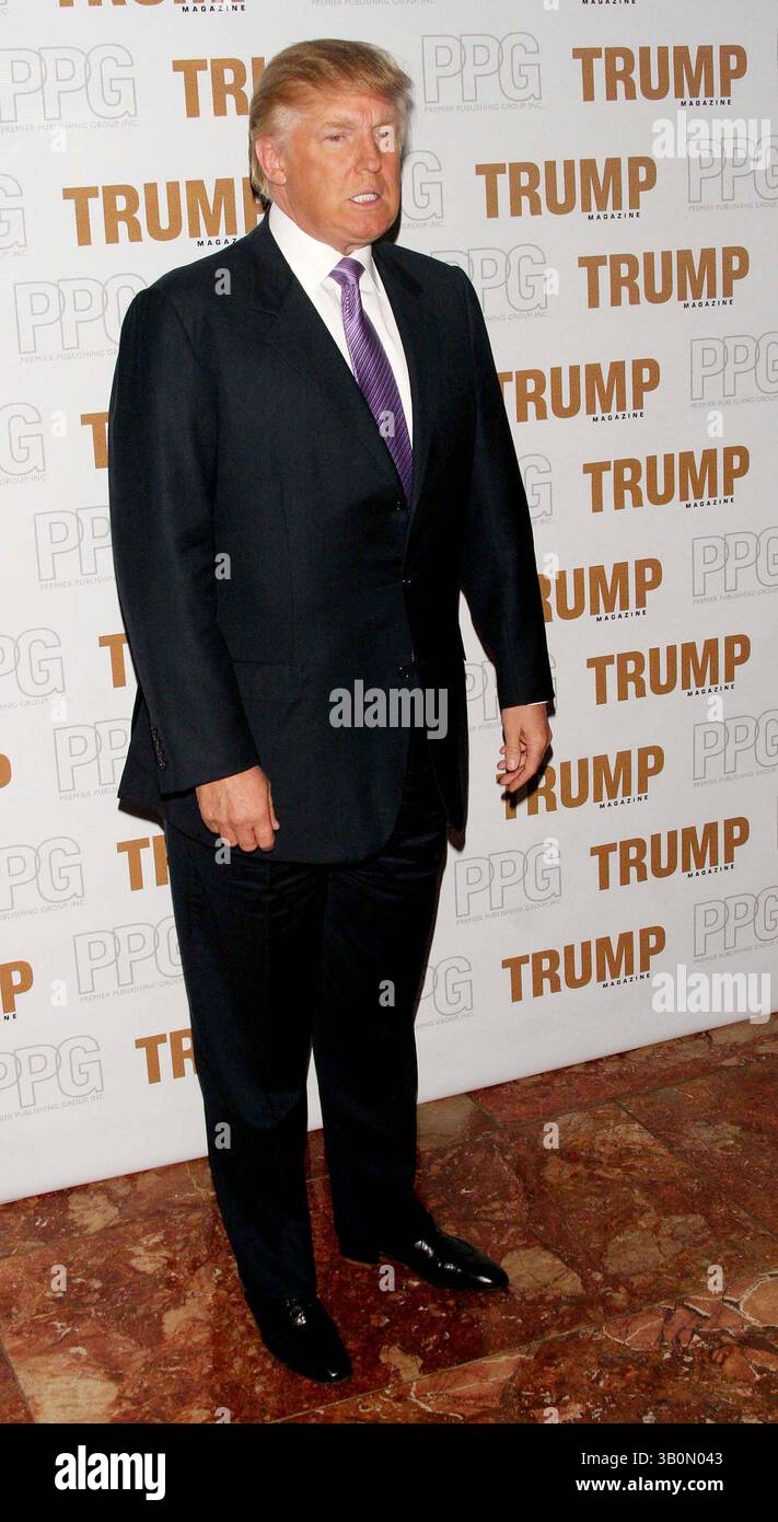 20 septembre 2006 - New York, New York, États-Unis - LE MAGAZINE TRUMP CÉLÈBRE ''LE PUBLIC'' AVEC DONALD ET IVANKA TRUMP. TRUMP TOWER LOWER LEVEL ATRIUM-NYC- 09/20/06.DONALD TRUMP. - - 2006..I11164JZ(crédit image : © John Zissel/Globe photos/ZUMAPRESS.com) Banque D'Images