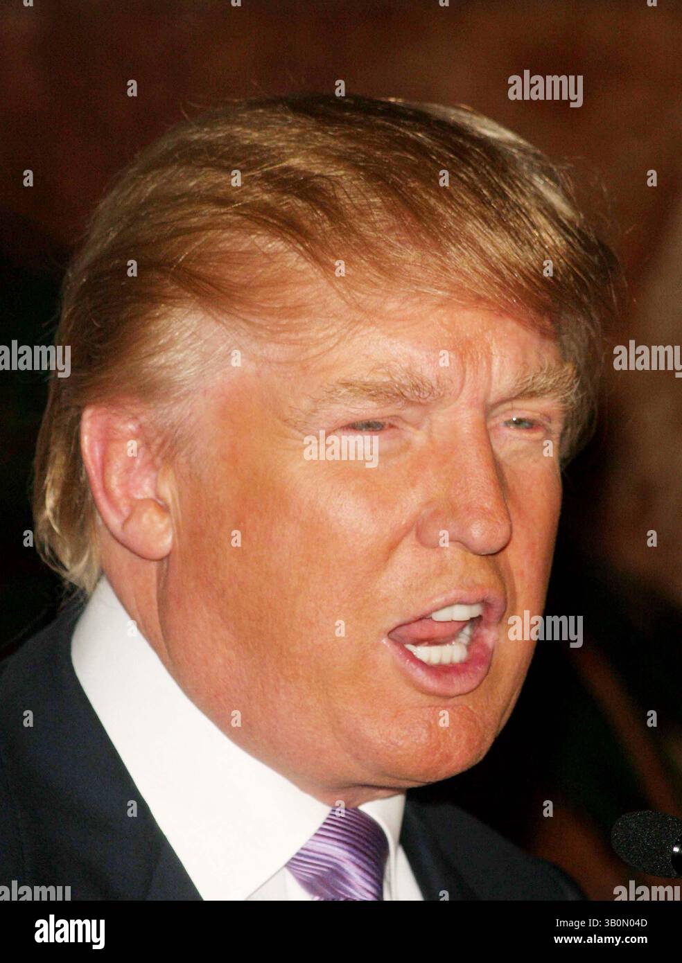 20 septembre 2006 - New York, New York, États-Unis - LE MAGAZINE TRUMP CÉLÈBRE ''LE PUBLIC'' AVEC DONALD ET IVANKA TRUMP. TRUMP TOWER LOWER LEVEL ATRIUM-NYC- 09/20/06.DONALD TRUMP. - - 2006..I11164JZ(crédit image : © John Zissel/Globe photos/ZUMAPRESS.com) Banque D'Images