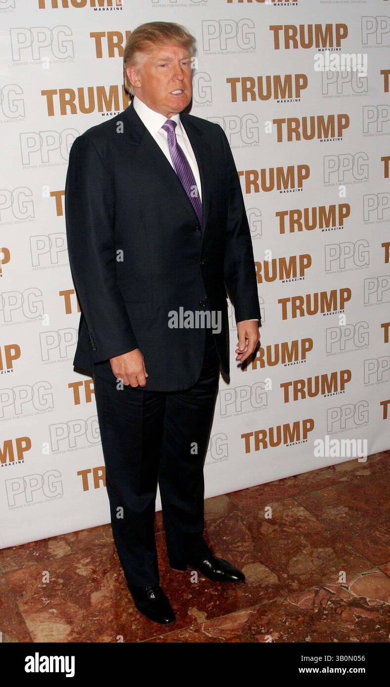 20 septembre 2006 - New York, New York, États-Unis - LE MAGAZINE TRUMP CÉLÈBRE ''LE PUBLIC'' AVEC DONALD ET IVANKA TRUMP. TRUMP TOWER LOWER LEVEL ATRIUM-NYC- 09/20/06.DONALD TRUMP. - - 2006..I11164JZ(crédit image : © John Zissel/Globe photos/ZUMAPRESS.com) Banque D'Images