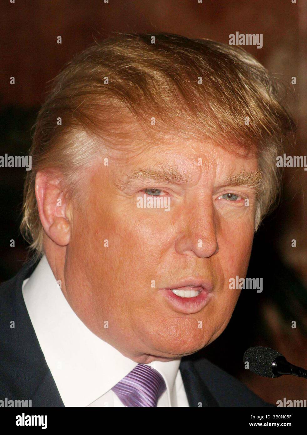 20 septembre 2006 - New York, New York, États-Unis - LE MAGAZINE TRUMP CÉLÈBRE ''LE PUBLIC'' AVEC DONALD ET IVANKA TRUMP. TRUMP TOWER LOWER LEVEL ATRIUM-NYC- 09/20/06.DONALD TRUMP. - - 2006..I11164JZ(crédit image : © John Zissel/Globe photos/ZUMAPRESS.com) Banque D'Images