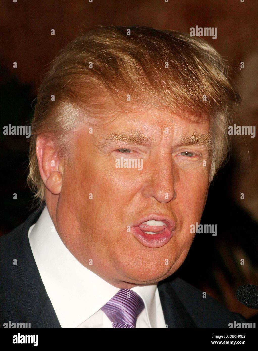20 septembre 2006 - New York, New York, États-Unis - LE MAGAZINE TRUMP CÉLÈBRE ''LE PUBLIC'' AVEC DONALD ET IVANKA TRUMP. TRUMP TOWER LOWER LEVEL ATRIUM-NYC- 09/20/06.DONALD TRUMP. - - 2006..I11164JZ(crédit image : © John Zissel/Globe photos/ZUMAPRESS.com) Banque D'Images