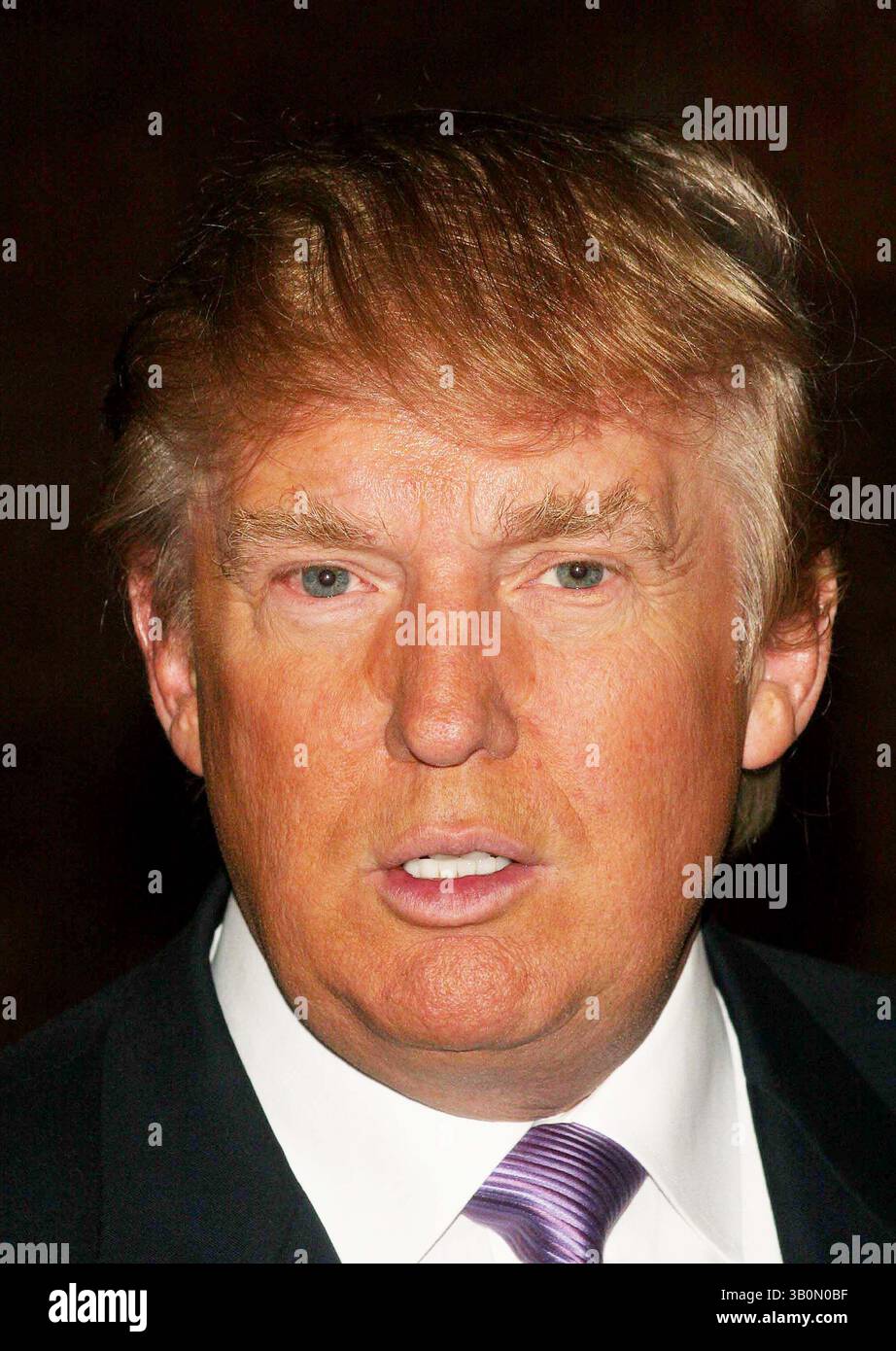 20 septembre 2006 - New York, New York, États-Unis - LE MAGAZINE TRUMP CÉLÈBRE ''LE PUBLIC'' AVEC DONALD ET IVANKA TRUMP. TRUMP TOWER LOWER LEVEL ATRIUM-NYC- 09/20/06.DONALD TRUMP. - - 2006..I11164JZ(crédit image : © John Zissel/Globe photos/ZUMAPRESS.com) Banque D'Images