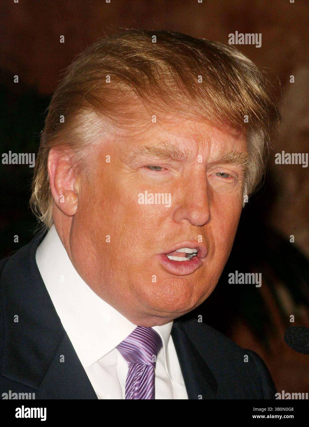 20 septembre 2006 - New York, New York, États-Unis - LE MAGAZINE TRUMP CÉLÈBRE ''LE PUBLIC'' AVEC DONALD ET IVANKA TRUMP. TRUMP TOWER LOWER LEVEL ATRIUM-NYC- 09/20/06.DONALD TRUMP. - - 2006..I11164JZ(crédit image : © John Zissel/Globe photos/ZUMAPRESS.com) Banque D'Images